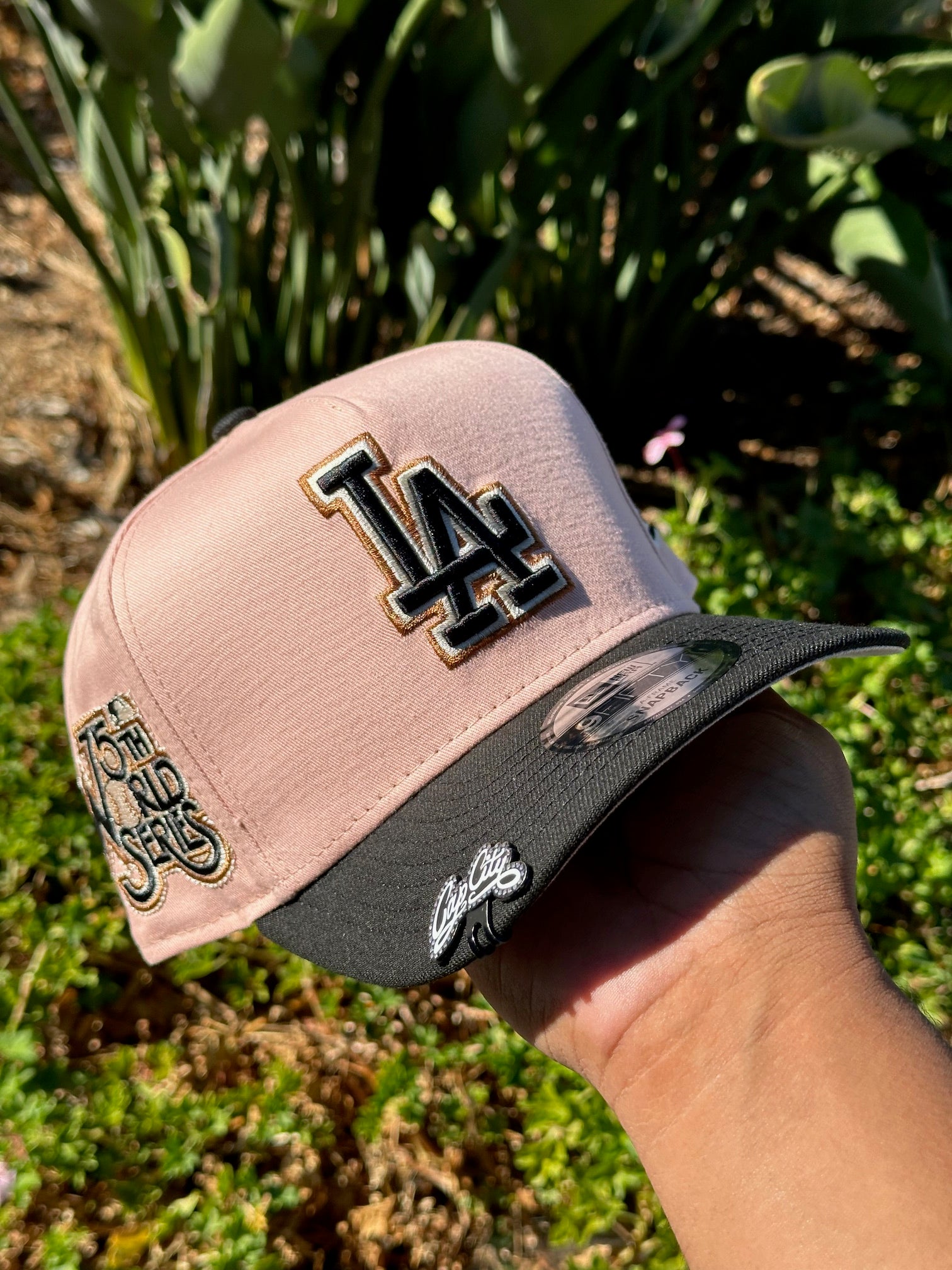 NEW ERA EXCLUSIVE 9FIFTY A-FRAME SOFT BLUSH/BLACK LOS ANGELES DODGERS SNAPBACK W/ 75TH WORLD SERIES SIDE PATCH