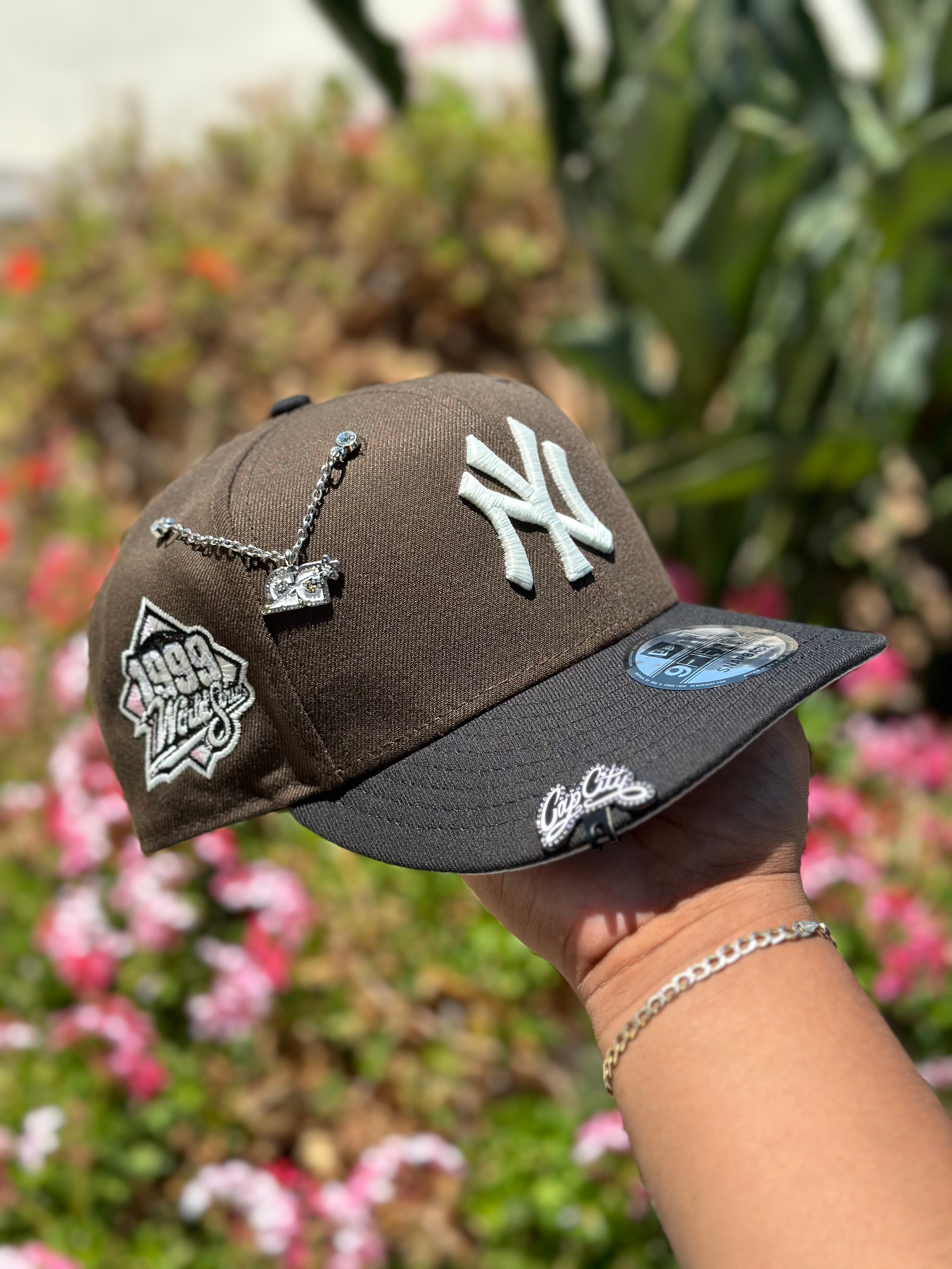 NEW ERA EXCLUSIVE 9FIFTY BROWN/BLACK NEW YORK YANKEES SNAPBACK W/ 1999 WORLD SERIES SIDE PATCH