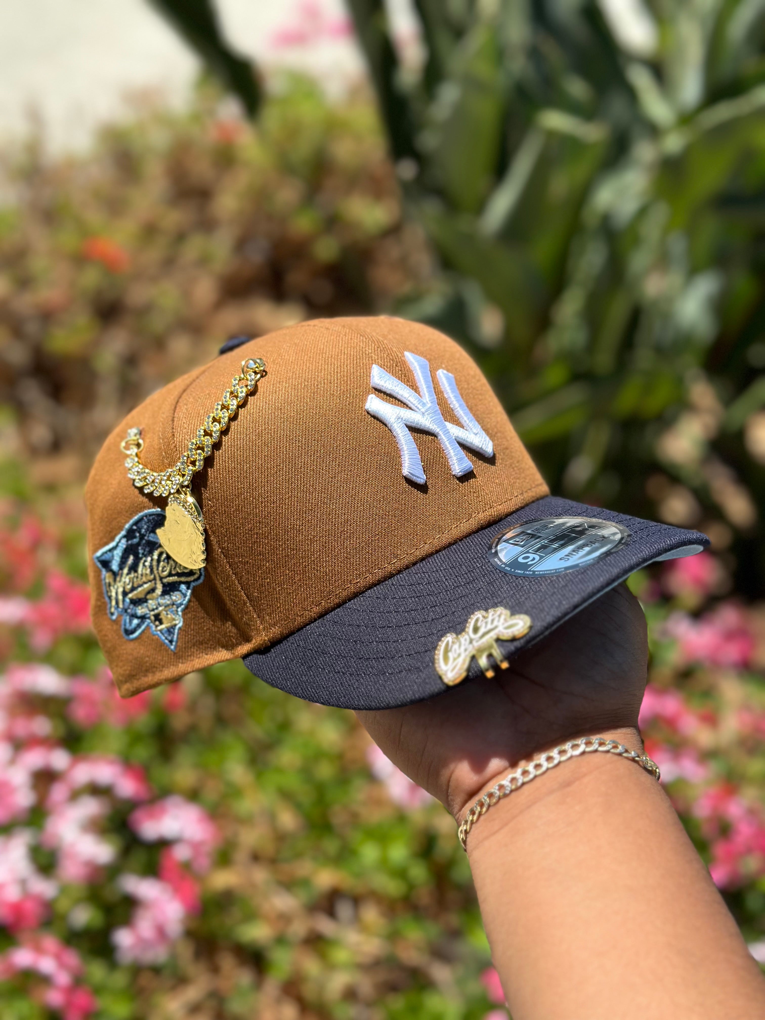 NEW ERA EXCLUSIVE 9FIFTY DARK KHAKI/NAVY NEW YORK YANKEES SNAPBACK W/ 2000 WORLD SERIES SIDE PATCH