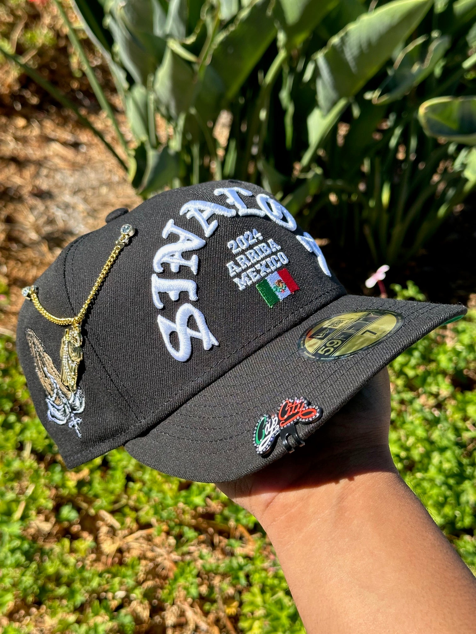 NEW ERA EXCLUSIVE 59FIFTY BLACK SINALOA "ARRIBA MEXICO" W/ PRAYING HANDS SIDE PATCH