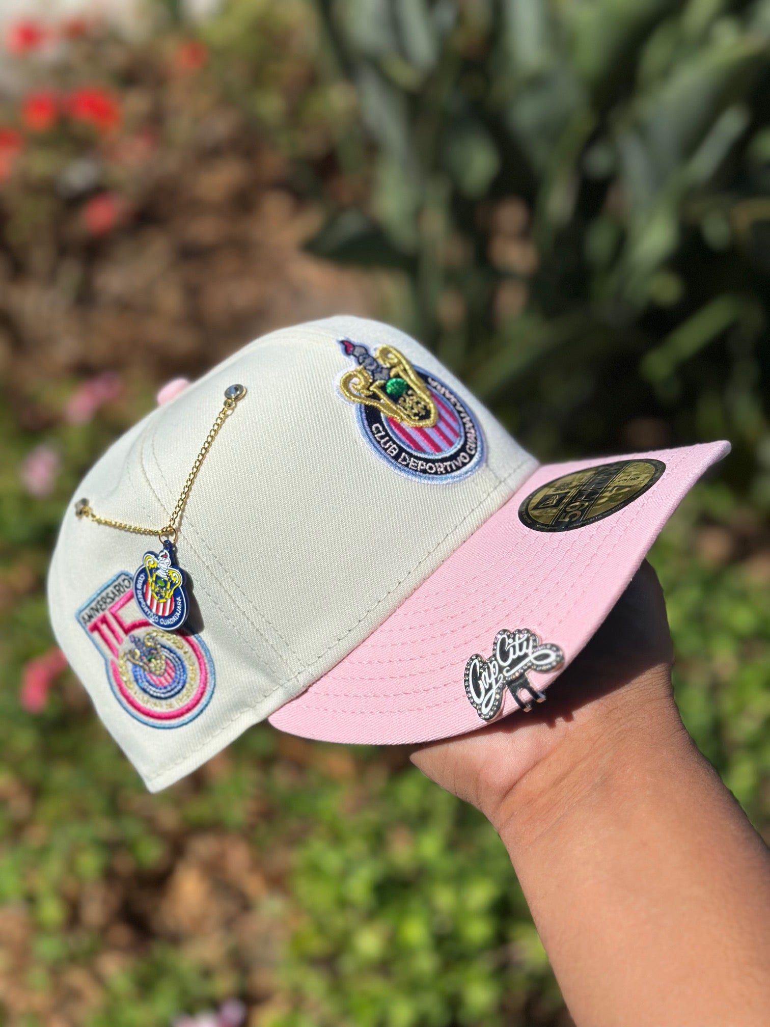 NEW ERA EXCLUSIVE 59FIFTY CHROME WHITE/PINK "CHIVAS DE GUADALAJARA" W/ 115TH ANNIVERSARY SIDE PATCH