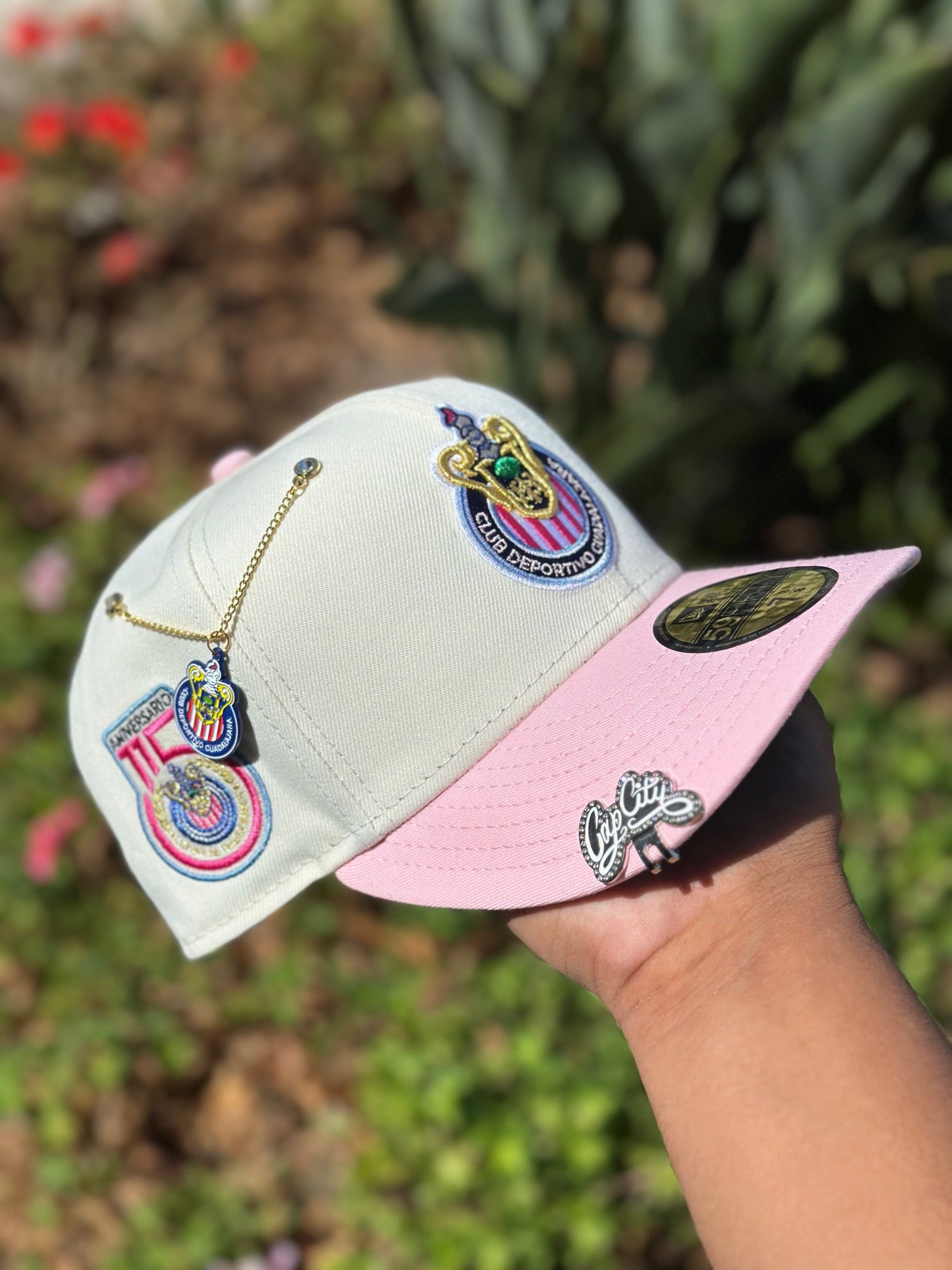 NEW ERA EXCLUSIVE 59FIFTY CHROME WHITE/PINK "CHIVAS DE GUADALAJARA" W/ 115TH ANNIVERSARY SIDE PATCH