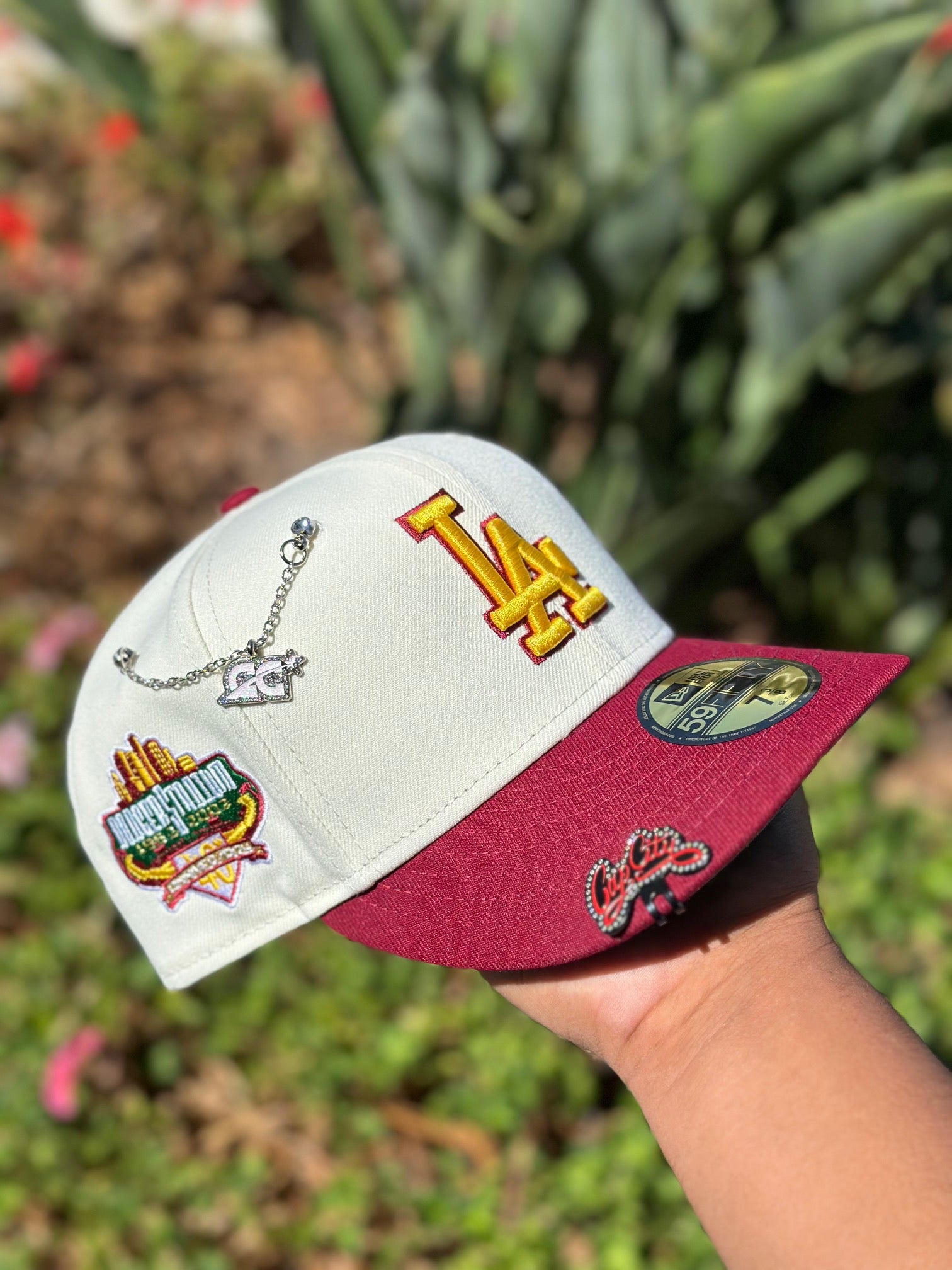 NEW ERA EXCLUSIVE 59FIFTY CHROME WHITE/BURGUNDY LOS ANGELES DODGERS W/ 40TH ANNIVERSARY SIDE PATCH