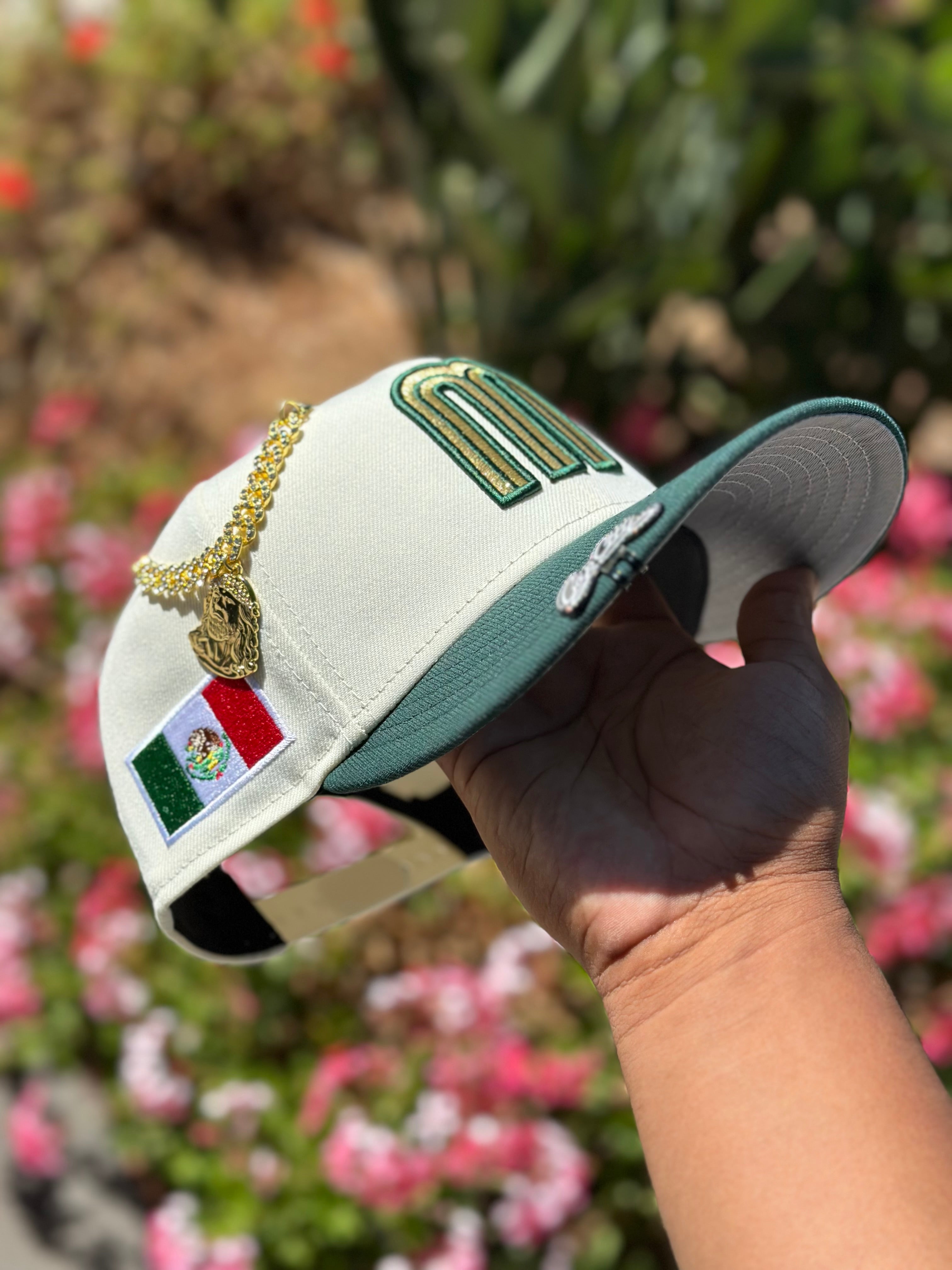 NEW ERA EXCLUSIVE 9FIFTY CHROME WHITE/FOREST GREEN MEXICO SNAPBACK W/ MEXICO FLAG SIDE PATCH