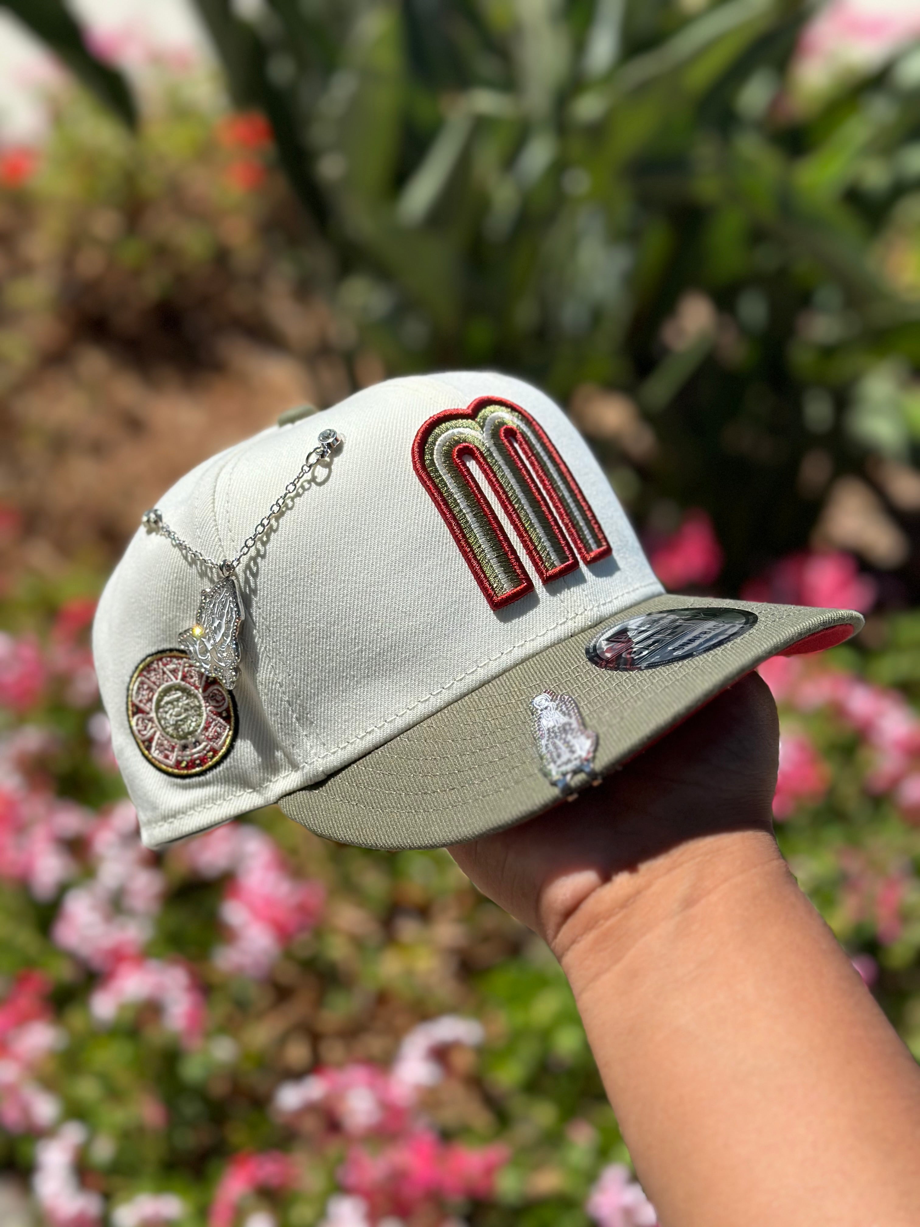 NEW ERA EXCLUSIVE 9FIFTY CHROME WHITE/OLIVE MEXICO SNAPBACK W/ AZTEC CALENDAR SIDE PATCH