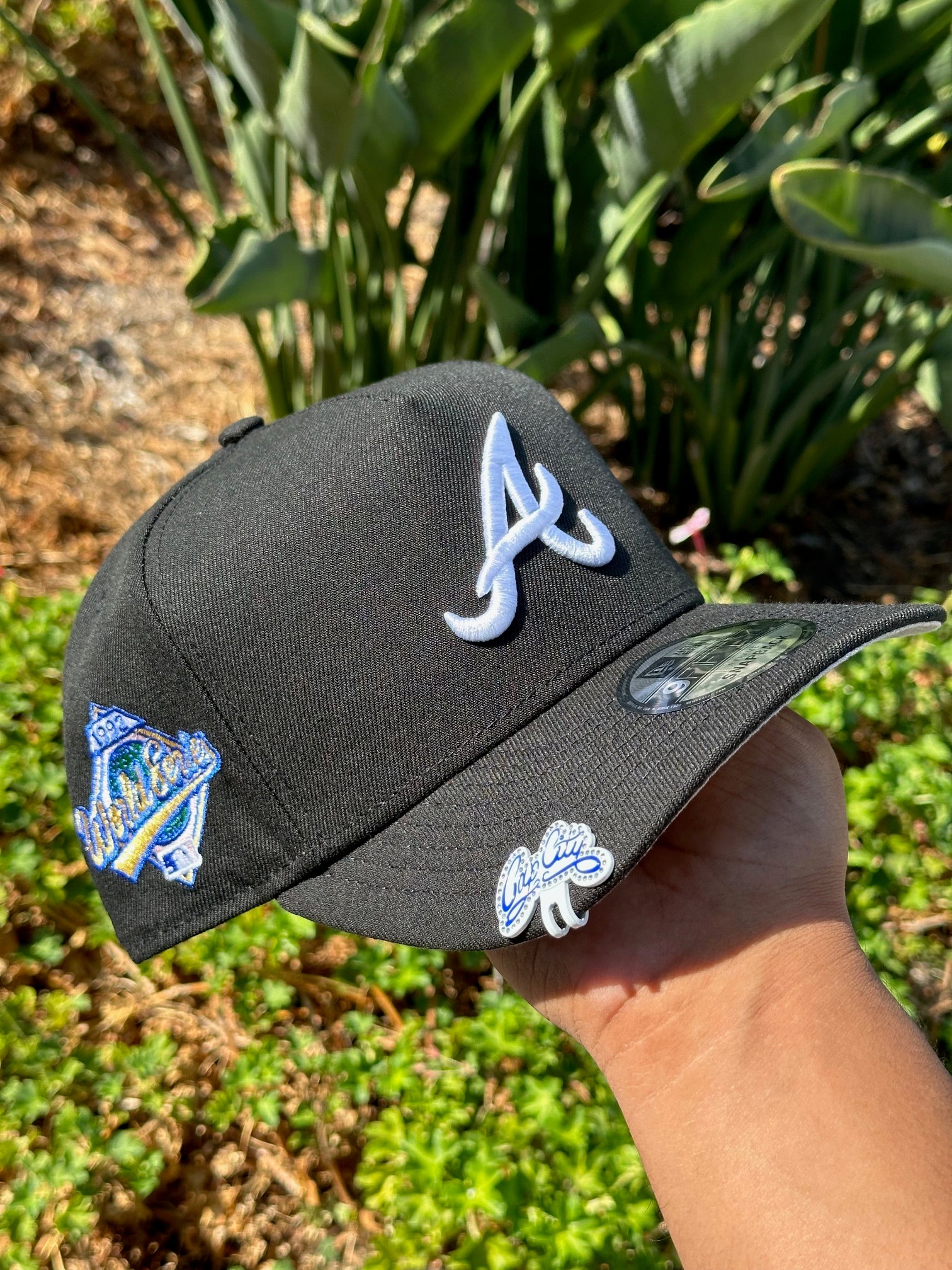 NEW ERA EXCLUSIVE 9FIFTY A-FRAME BLACK ATLANTA BRAVES SNAPBACK W/ 1992 WORLD SERIES SIDE PATCH