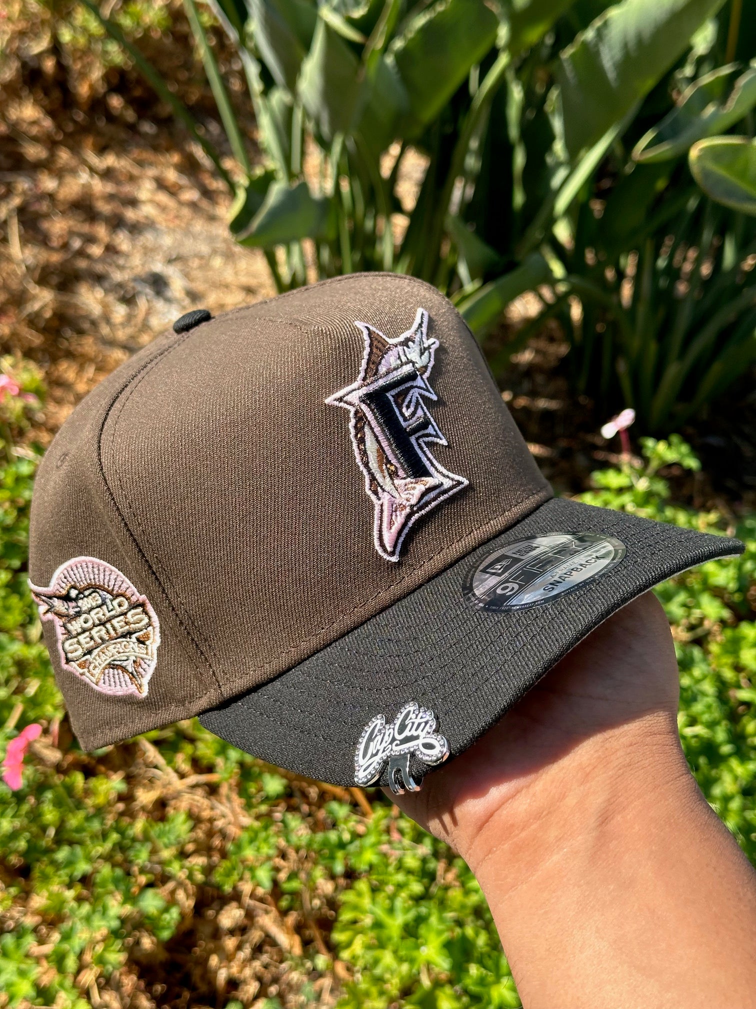 NEW ERA EXCLUSIVE 9FIFTY A-FRAME BROWN/BLACK FLORIDA MARLINS W/ 2003 WORLD CHAMPIONS SIDE PATCH