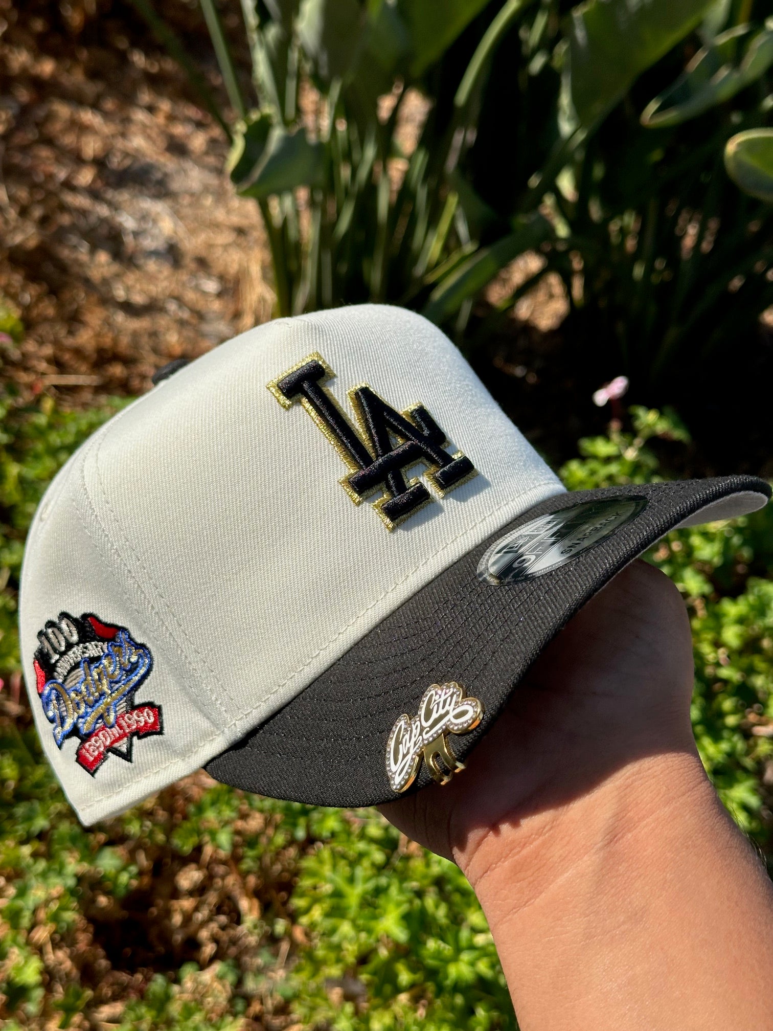 NEW ERA EXCLUSIVE 9FIFTY A-FRAME CHROME WHITE/BLACK LOS ANGELES DODGERS SNAPBACK W/ 100TH ANNIVERSARY SIDE PATCH